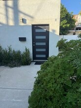 Building Photo - 1049 Davis Ave