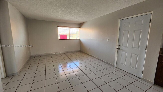 Foto del edificio - 2740 W 61st St