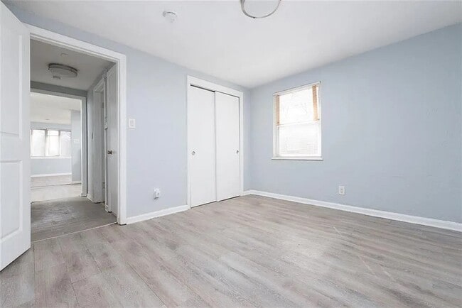 Bedroom - 724 N Noland Rd