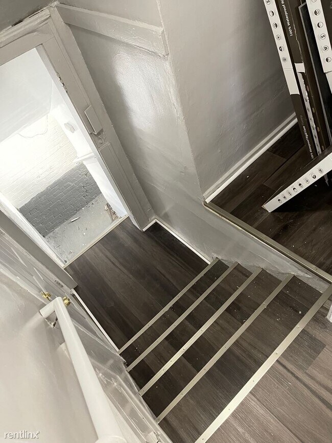 Foto del edificio - 3 br, 1 bath Duplex - 14883 Holmur St Beau...