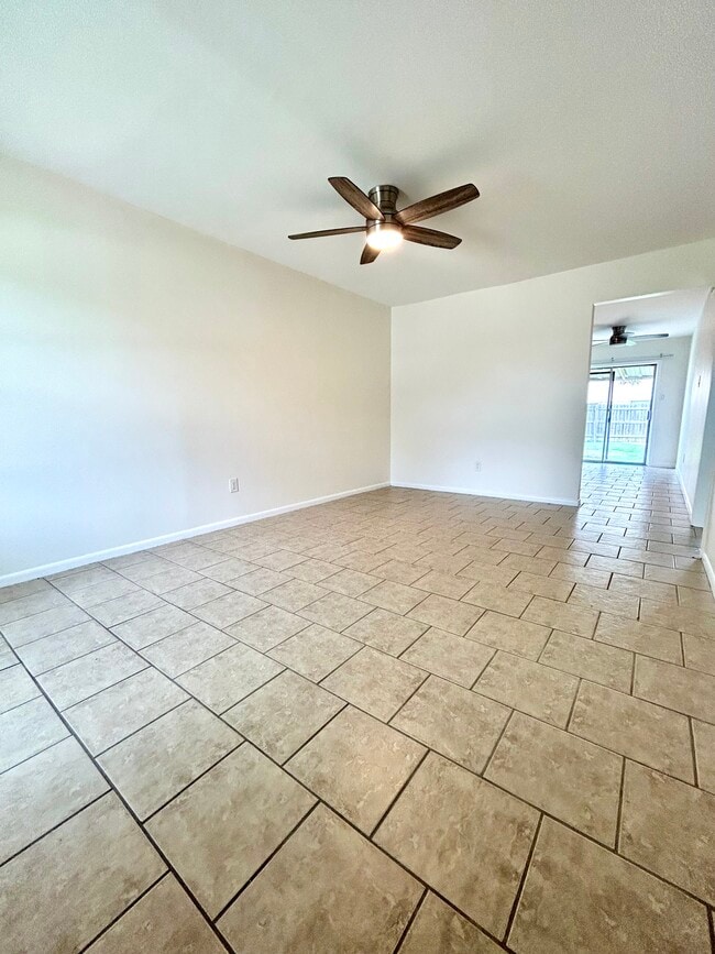 Building Photo - 1614 Cloverdale Ct