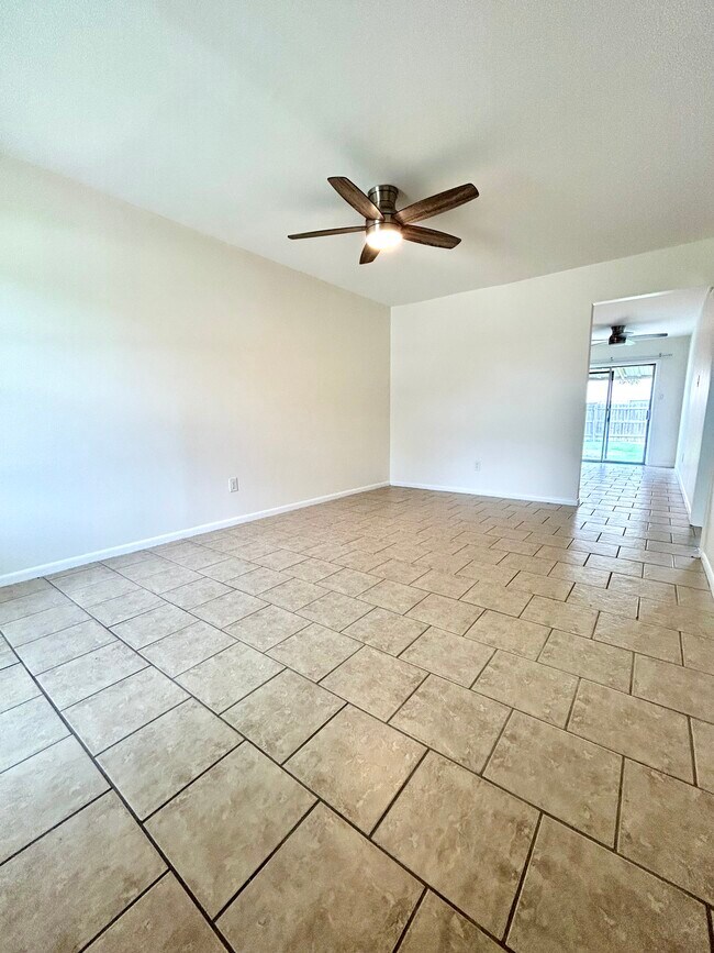 Foto del edificio - 1614 Cloverdale Ct