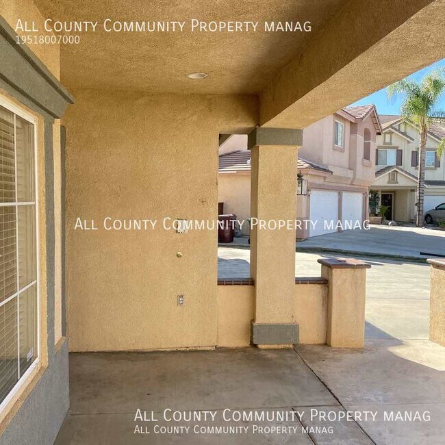 Foto del edificio - 8 Bedrooms and 5 Bathrooms in the Temecula...