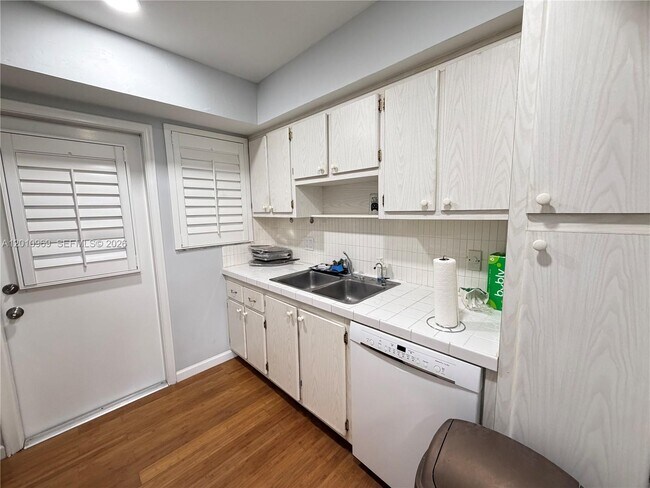 Building Photo - 2461 SW 82nd Ave