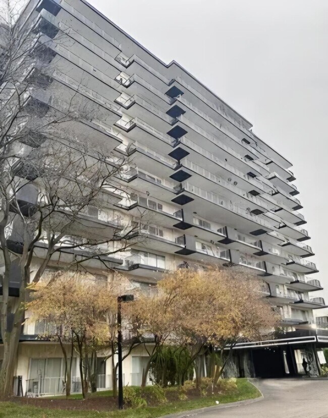 Building Photo - 15801 Providence Dr