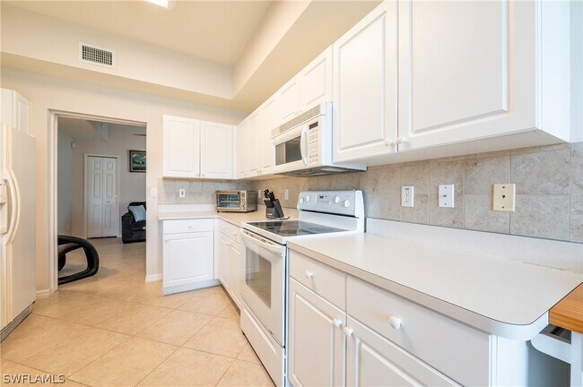 Building Photo - 15150 Royal Windsor Ln