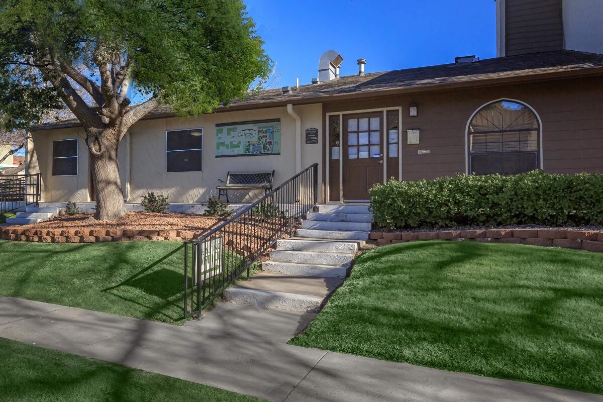 Foto principal - Gateway East Apartments- Income Restricted
