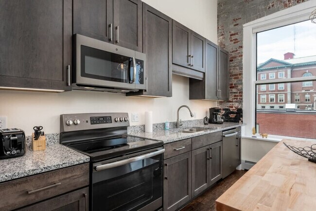 Foto del edificio - Uptown Hideaway Apartment in Bangor's Heart