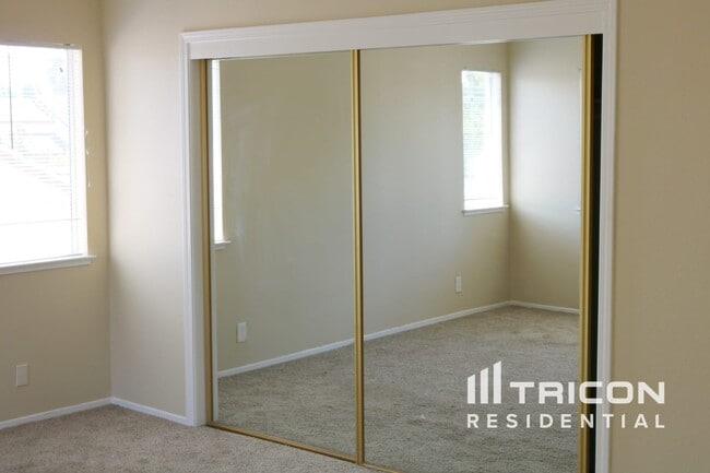 Building Photo - 1056 Armsby Way