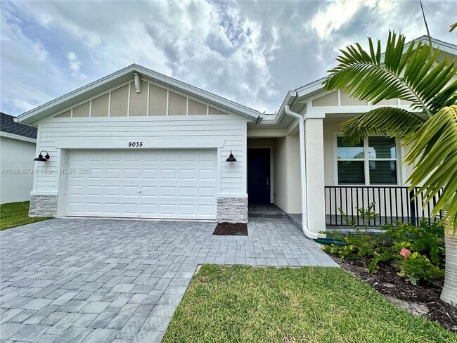 Foto del edificio - 9035 Dahlia Cir