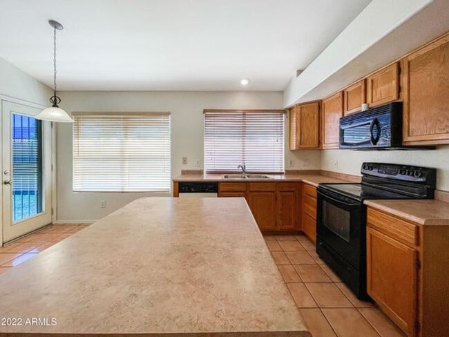 Building Photo - Beautiful 3bdrm w/pool in Glendale