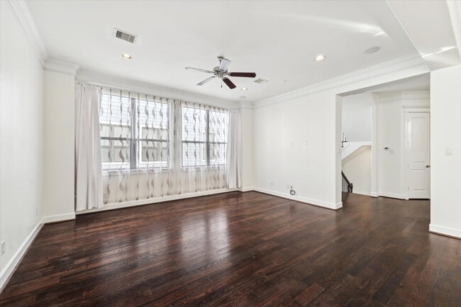 Building Photo - 830 W 19th St