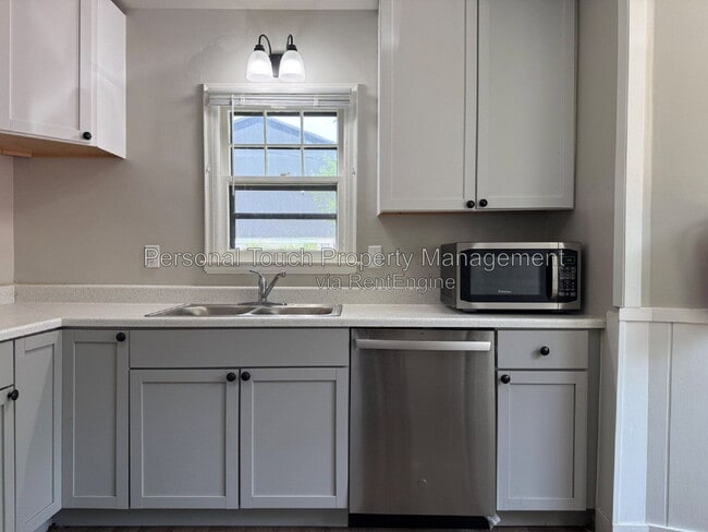 Building Photo - 704 8th St S