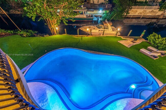 Foto del edificio - 6700 Granada Blvd