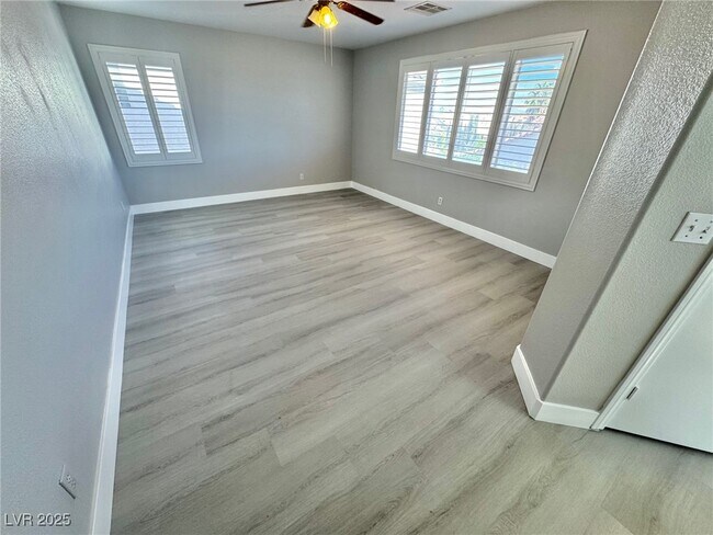 Foto del edificio - 4330 Spruce Grove St