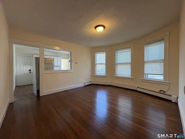 Foto del edificio - 37-41-41 Jackson Ave