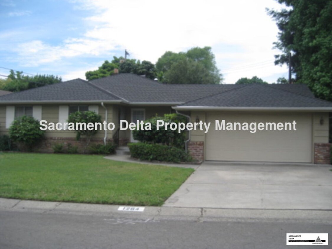 Primary Photo - 3 Bedroom S. Land Park Home
