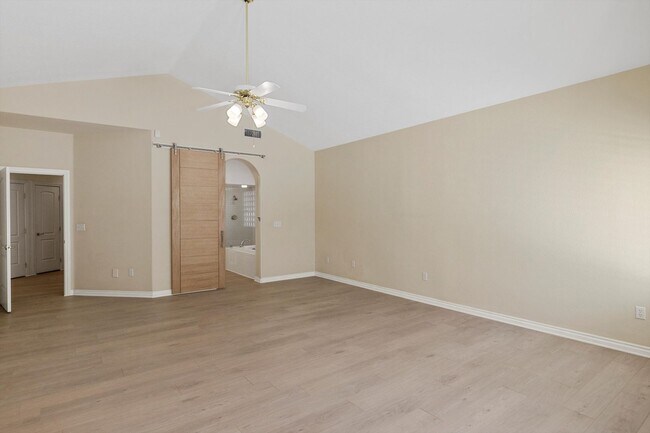Foto del edificio - 8133 Horizon Lake Dr