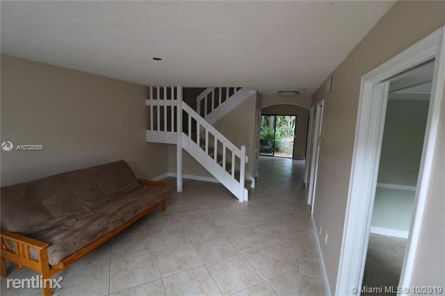 Building Photo - 3 br, 2.5 bath Townhome - SABAL CHASE SEC 1
