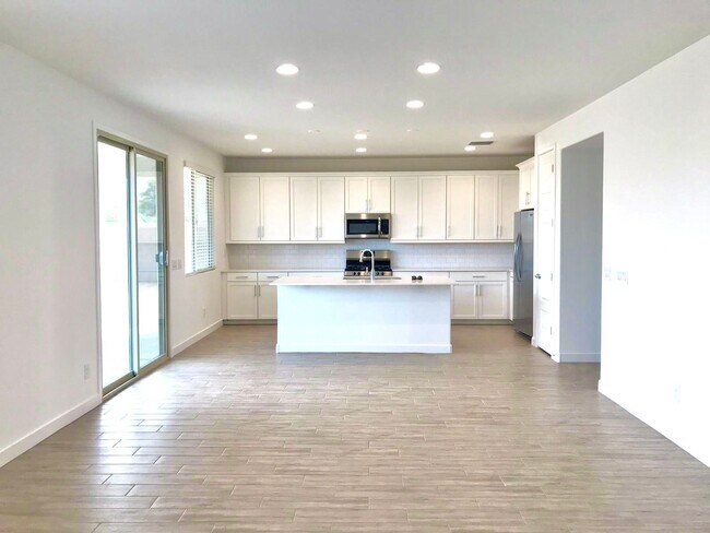 Building Photo - 7027 S 13th Way