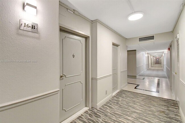 Foto del edificio - 336 N Birch Rd