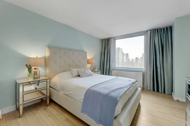 Building Photo - 322 W 57th St