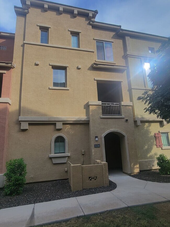Building Photo - 900 S 94th St