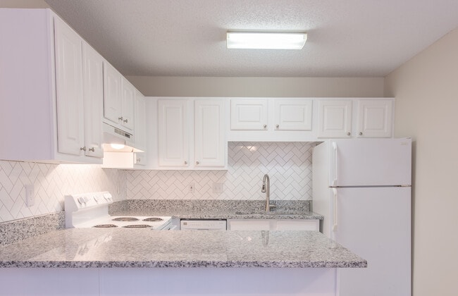 Photo - LaSalle Pointe Apartments