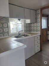 Building Photo - 1635 Summers Ln