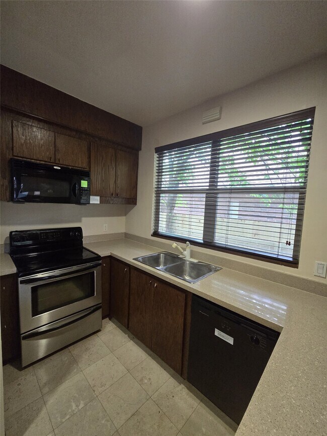 Foto del edificio - 3231 Hemingway Dr