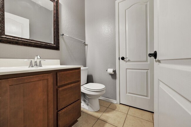 Foto del edificio - Modern Elegance Meets Comfort in San Anton...