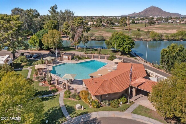 Foto del edificio - 7803 E Vernon Ave