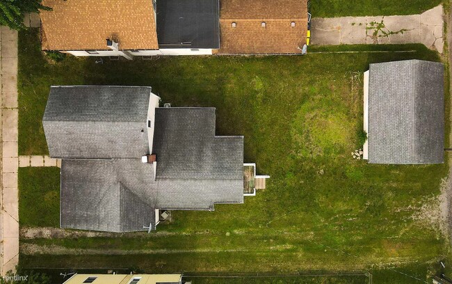 Foto del edificio - 5 br, 1.5 bath House - 308 East Seventh St...