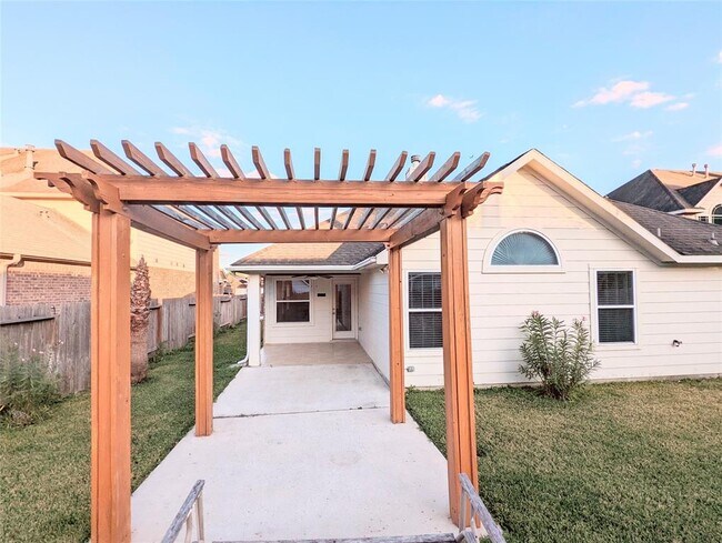 Building Photo - 17223 Elverson Oaks Dr