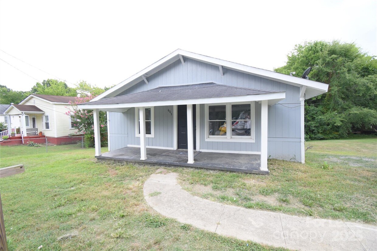 Primary Photo - 665 Central Dr NW
