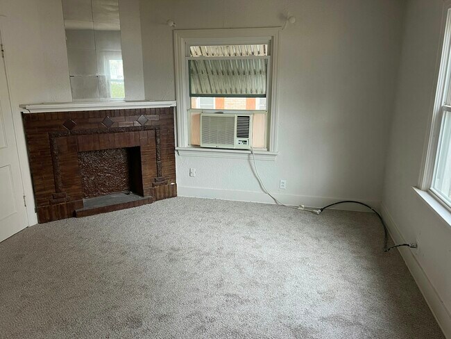 Foto del edificio - 224 E 7th St