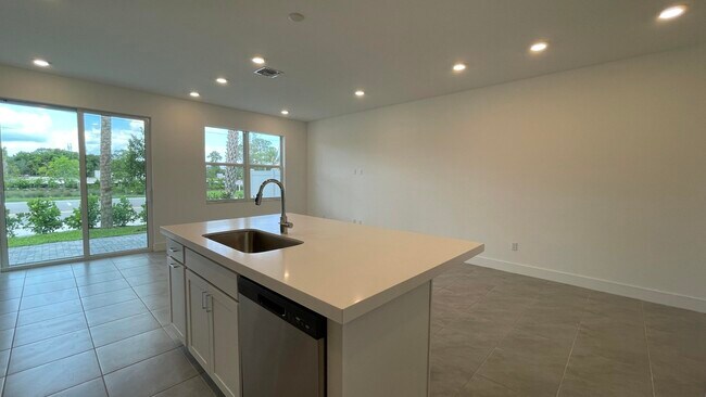 Building Photo - 209 Preserve Trl S