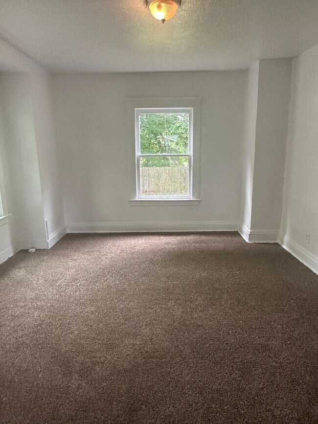 Foto del edificio - 3bd Single Section 8