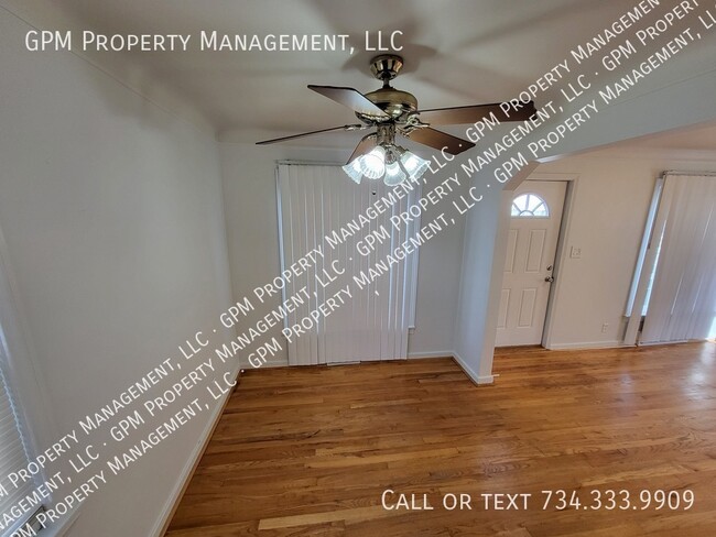 Building Photo - Gorgeous Home in Allen Park!