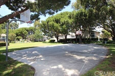 Building Photo - 2623 W Meadowwood