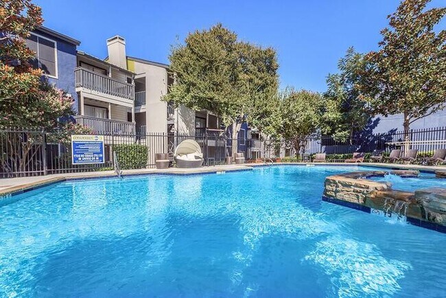 Foto del edificio - 8303 Skillman St