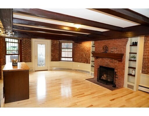 Building Photo - 346 Beacon St