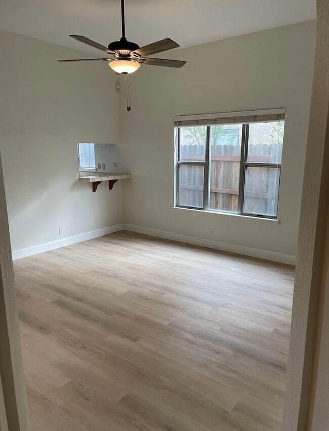 Foto del edificio - 4264 Chinquapin Way