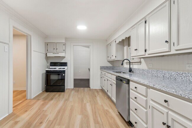Building Photo - 4423 West Dr
