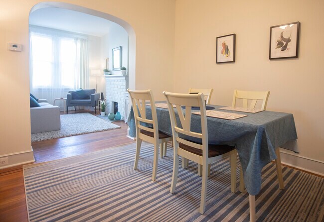 Dining room - 3362 Frederick St