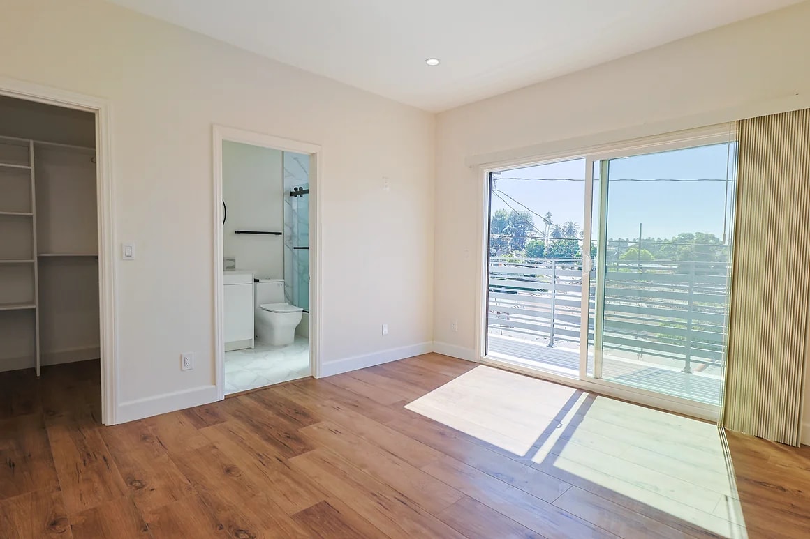 Photo - 2806 S Palm Grove Ave (Los Angeles, CA)