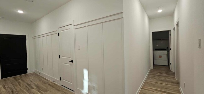 Foto del edificio - 8434 Bay Oaks Dr