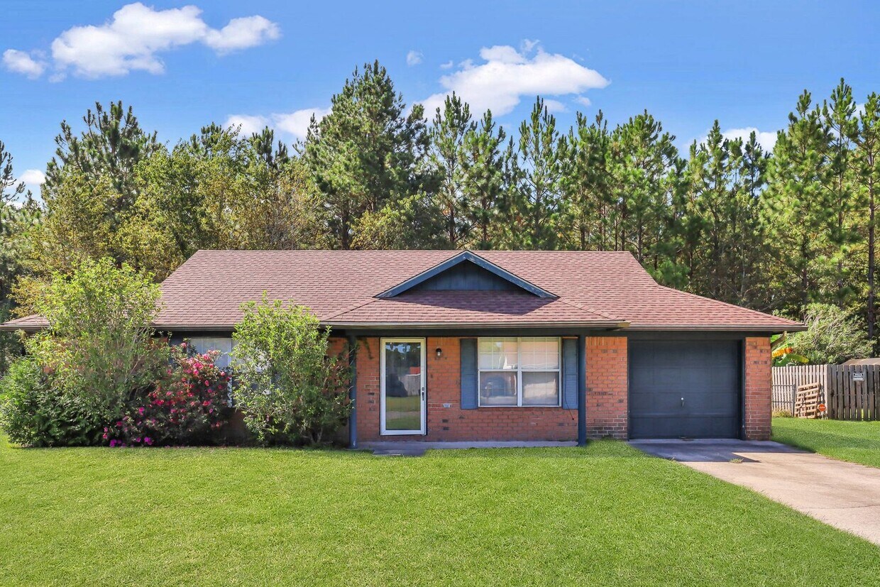 Primary Photo - MOVE IN READY (DOG FRIENDLY)
