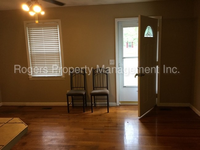 Foto del edificio - 207 Oak Ridge Ln