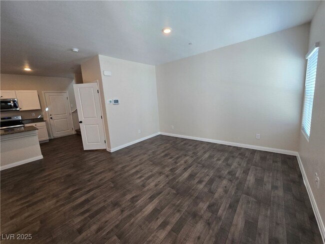 Building Photo - 531 Thistleberry Ave
